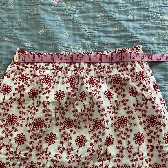 NWT Francesca’s Jun & Ivy Embroidered Elastic Waist Skirt Scalloped Hem Size M - Picture 4 of 5